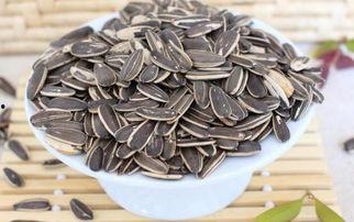 无事吃瓜嗑瓜子,瓜田里嗑瓜子，品味生活百态